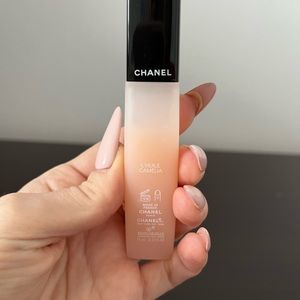 CHANEL
L'HUILE CAMÉLIA nail treatment